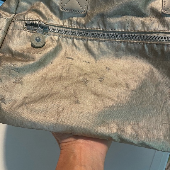 KIPLING Defea nylon crossbody bag metallic biege ,some distressed parts 👀 video - Picture 7 of 10